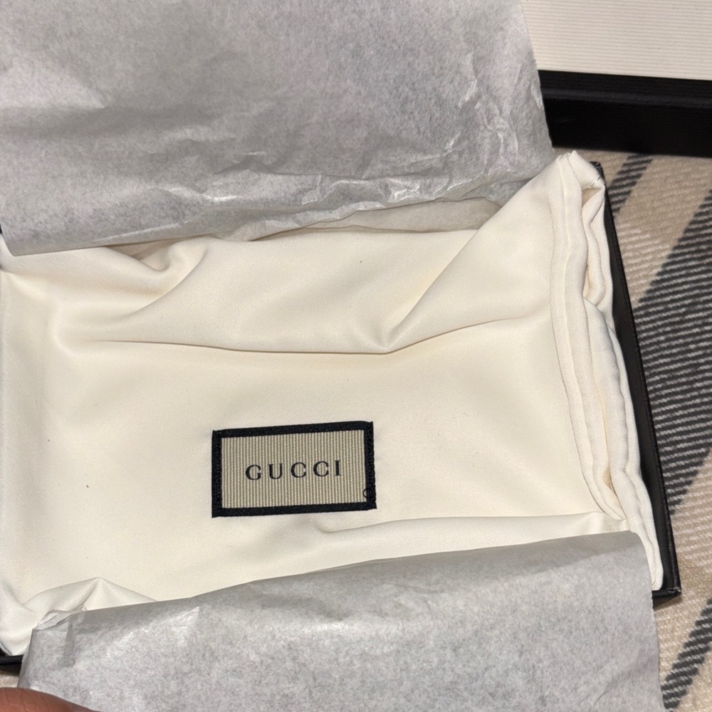 Gucci Black Embossed Leather Card Holder - Picture 5 of 6